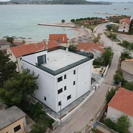 Ivan M - 20m To The Beach Srima