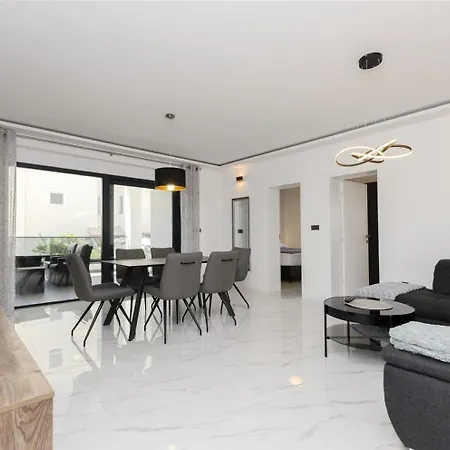 Apartment Ivan M - 20m To The Beach