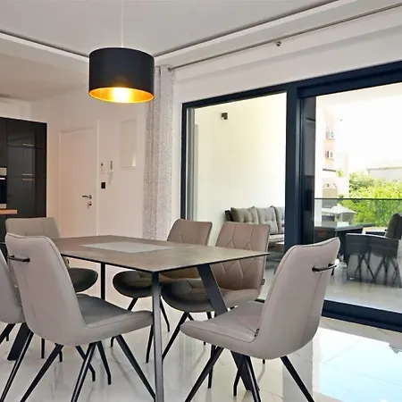 Apartment Ivan M - 20m To The Beach Srima